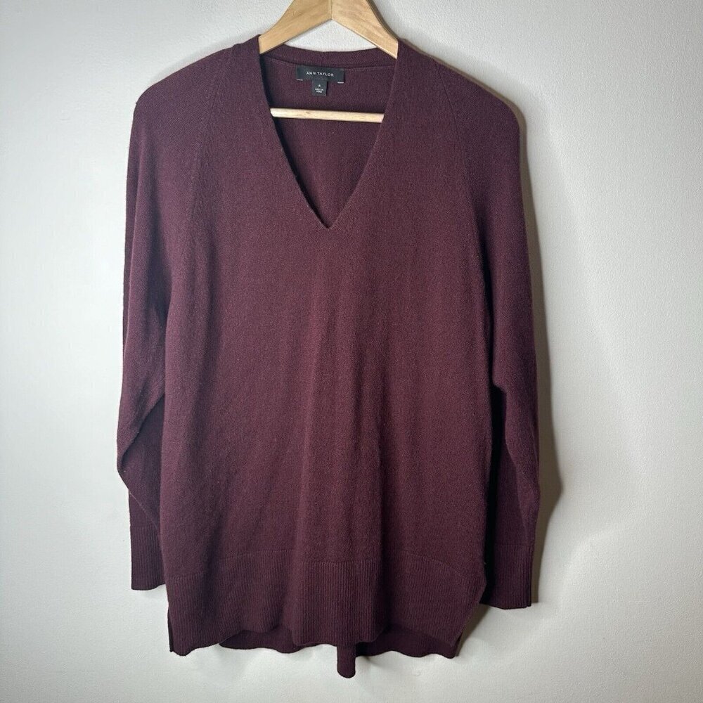 Ann Taylor Sweater Sz‎ M Maroon Burgund Wool Cashmere V neck Tight Knit Pullover